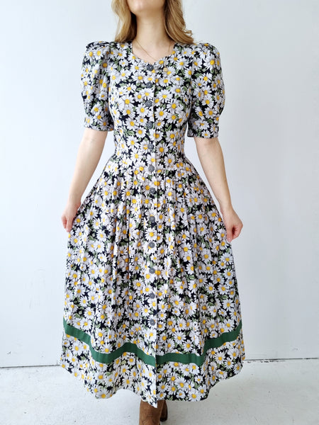 Vintage Bold Daisy Print Maxi Dress