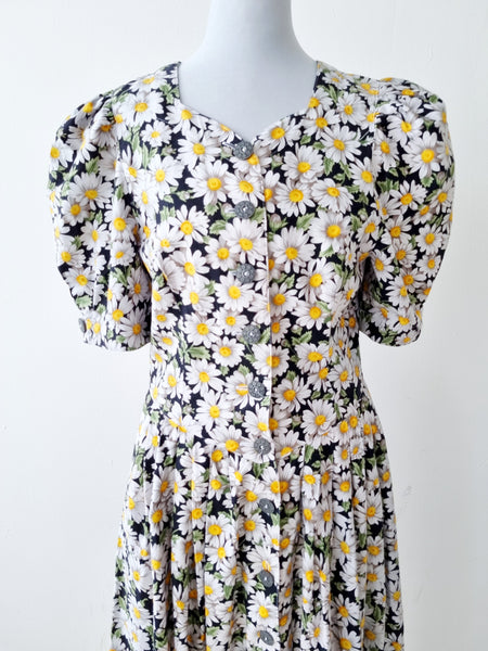 Vintage Bold Daisy Print Maxi Dress