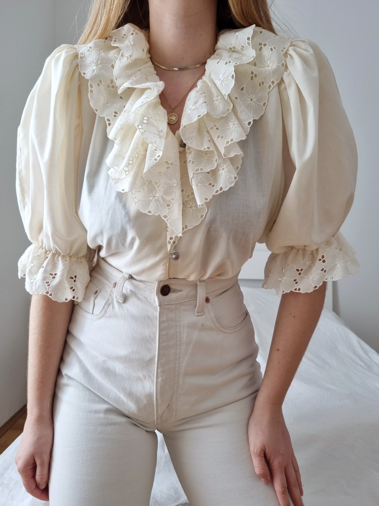 Vintage Cream Floral Lace Ruffle Blouse – issimavintage
