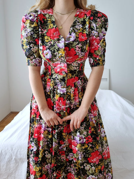 Vintage Vibrant Floral Puff Sleeve Dress