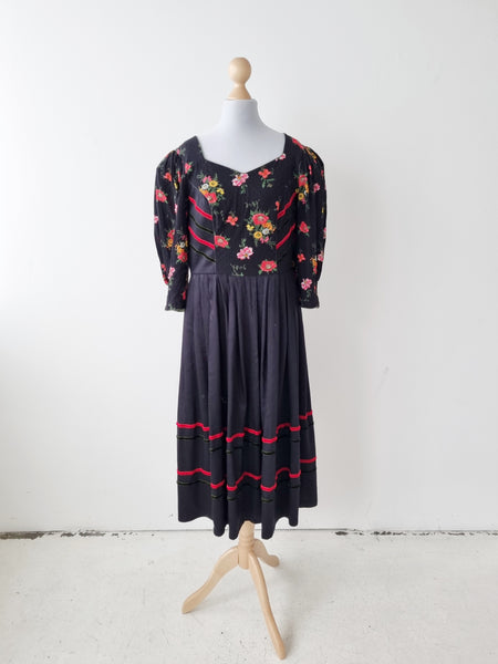 Vintage Poppy Bouquet Puff Sleeve Dress