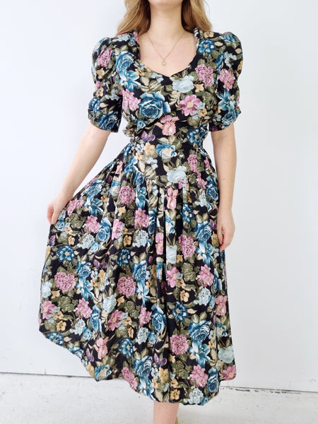 Vintage Dark Floral Puff Sleeves Dress II