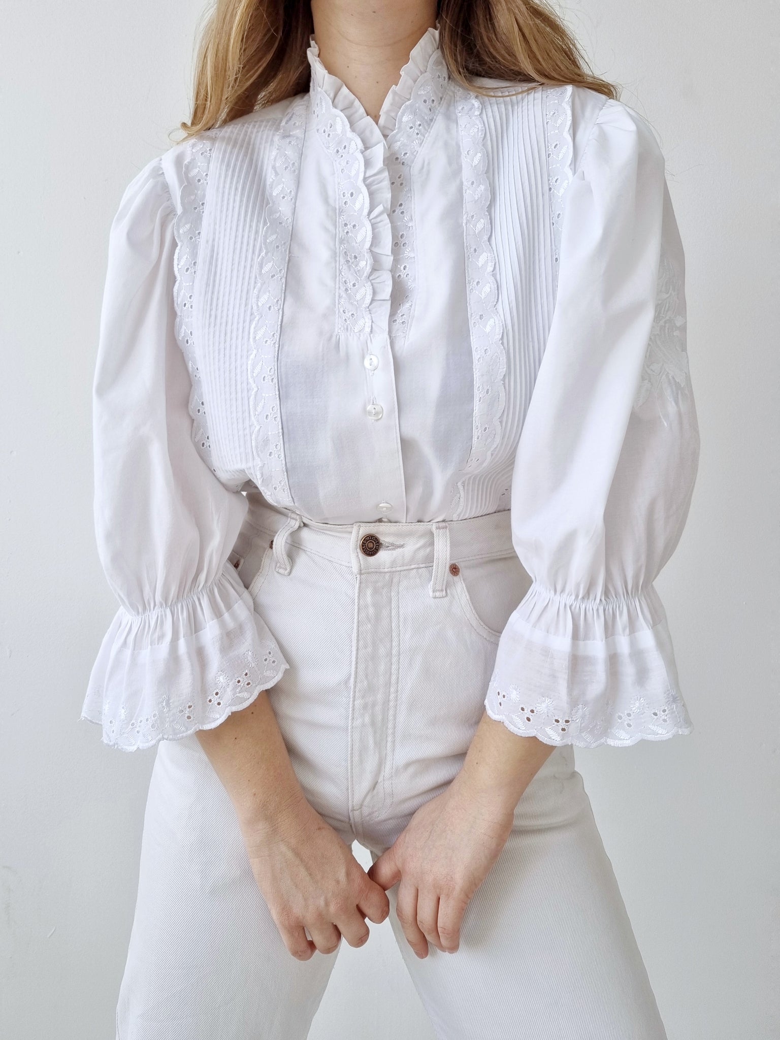 Vintage White Roses Puff Sleeves Blouse