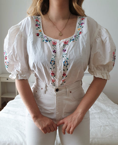 Vintage Embroidered Puff Sleeve Blouse